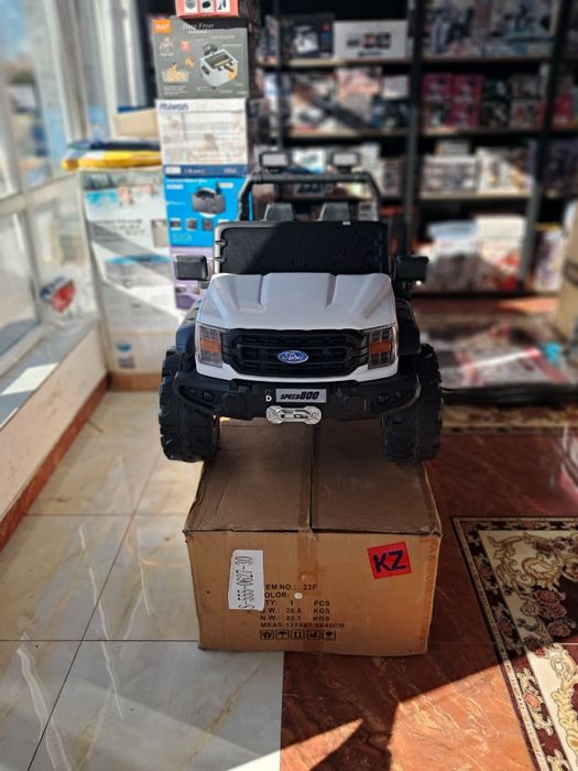 Машина Ford детский