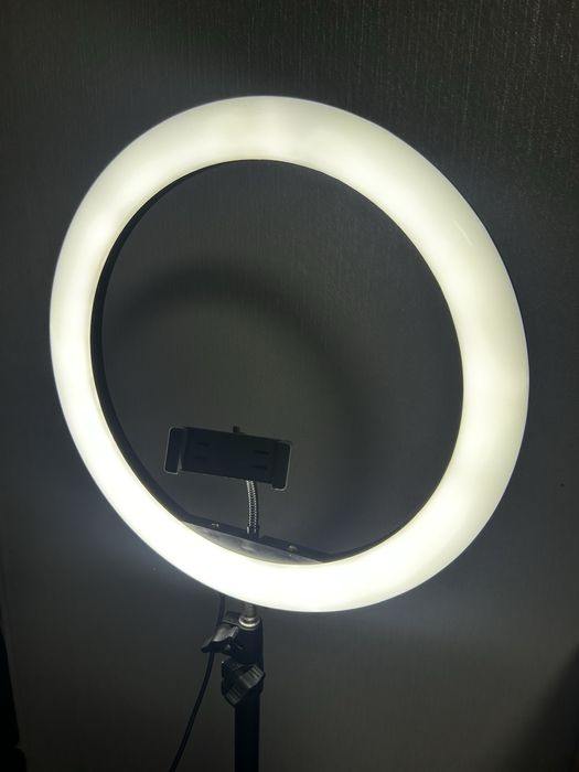 Продам кольцевую лампу