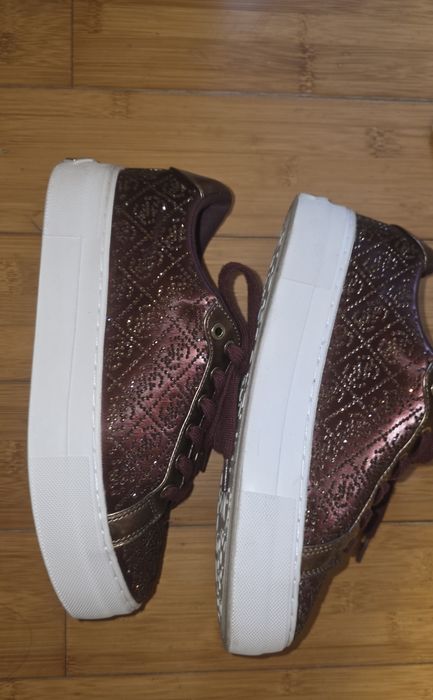 Adidasi Guess cu pietricele