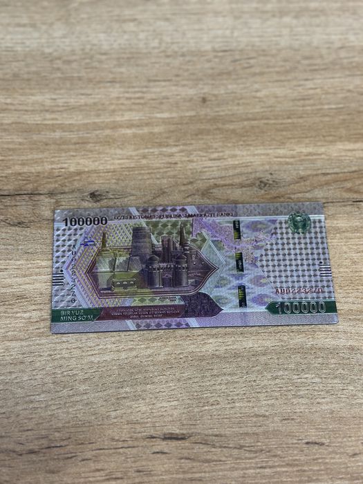 Магнит в виде 100.000узбекских сум