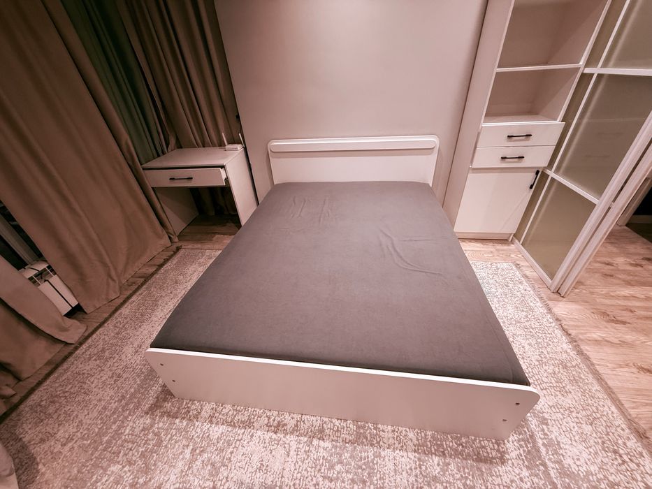 Двуспальная кровать