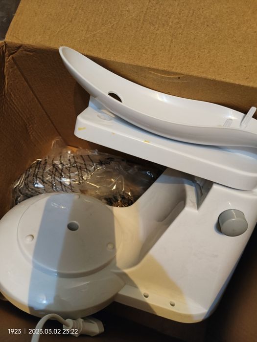 Mixer cu bol rotativ