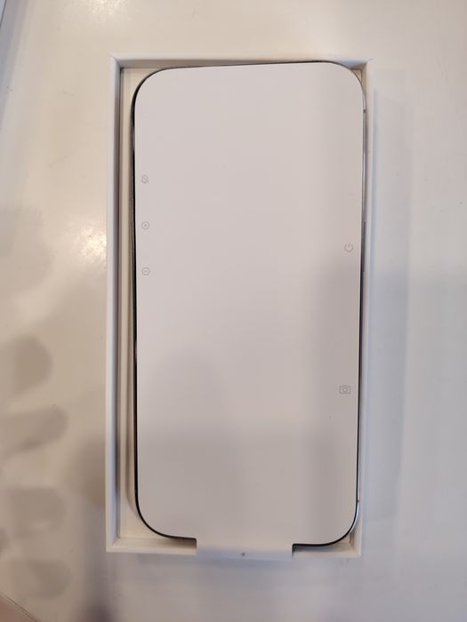 iPhone 16 pro 128gb natural desert titanium