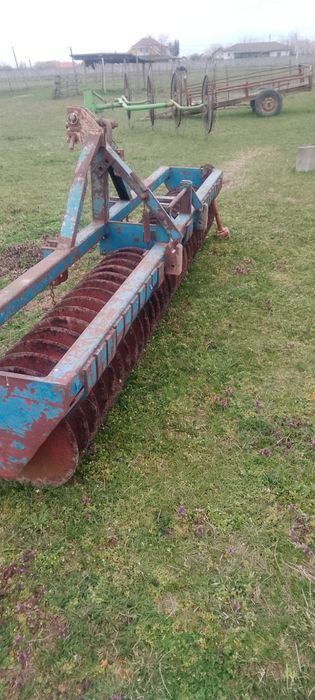 Vând combinator pt.tractor