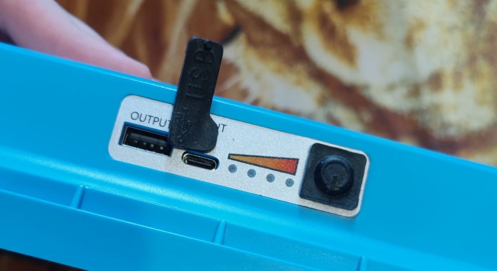 Продам прожектор 100w