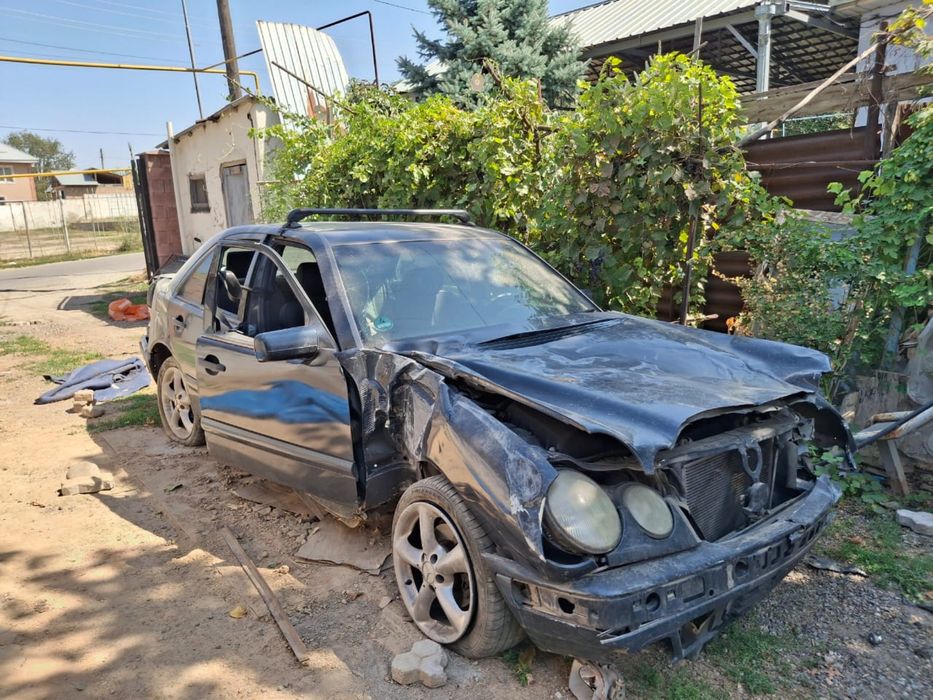 Запчасти Мерседес Бенц Е200