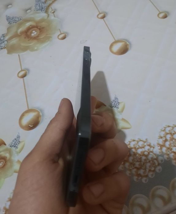 Iphone 12 pro max  hamma joyi radnoy tiniq tel  kamera juda tiniq