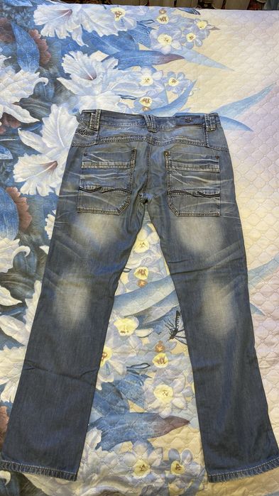 Продам джинсы.