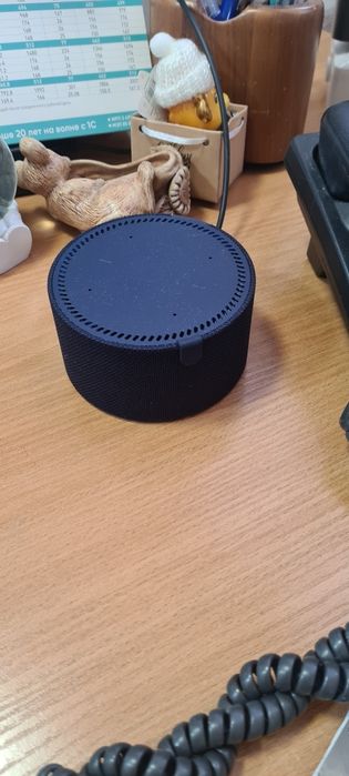 Продам новую яндекс станцию Алиса с часами