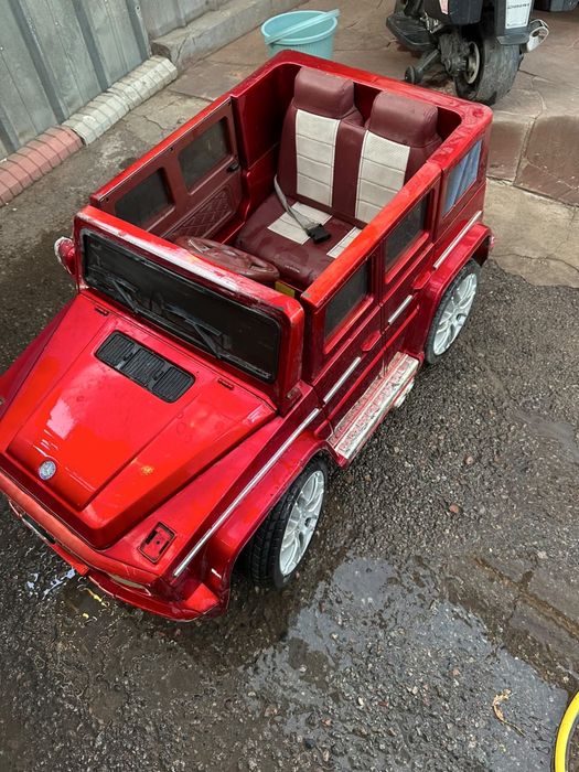 Продам электромобиль детский
