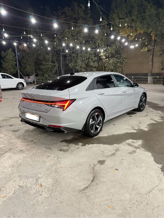 Hyundai Elantra 2.0 предпоследняя позиция