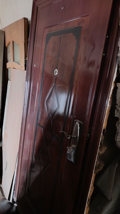 Дверь входная в отличном состоянии.