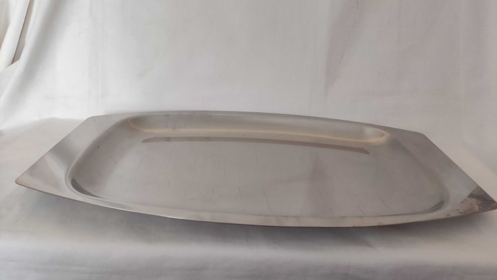 Голямо масивно швейцарско плато от неръждаема стомана