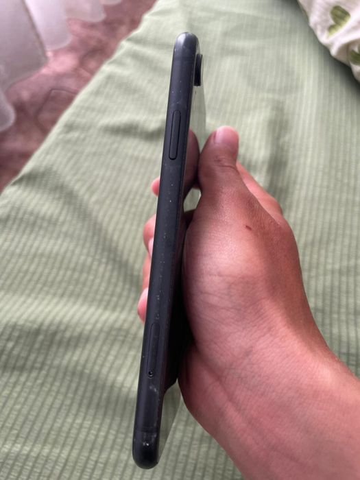Iphone xr в хорошом состояние