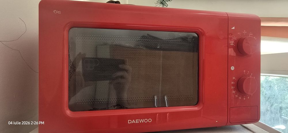 Cuptor cu microunde Daewoo KOR-6S20R – 700W – Funcționează perfect