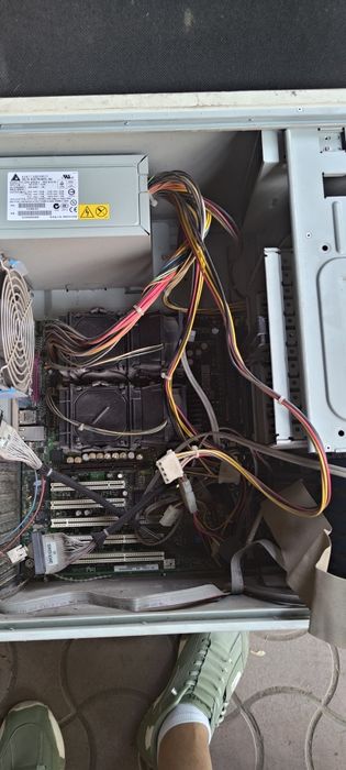 Продам старый сервер на базе intel