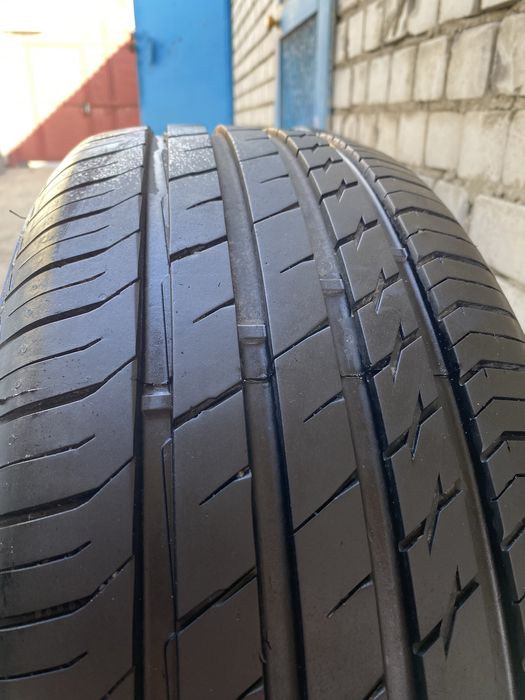 Продам летнюю резину на 16
