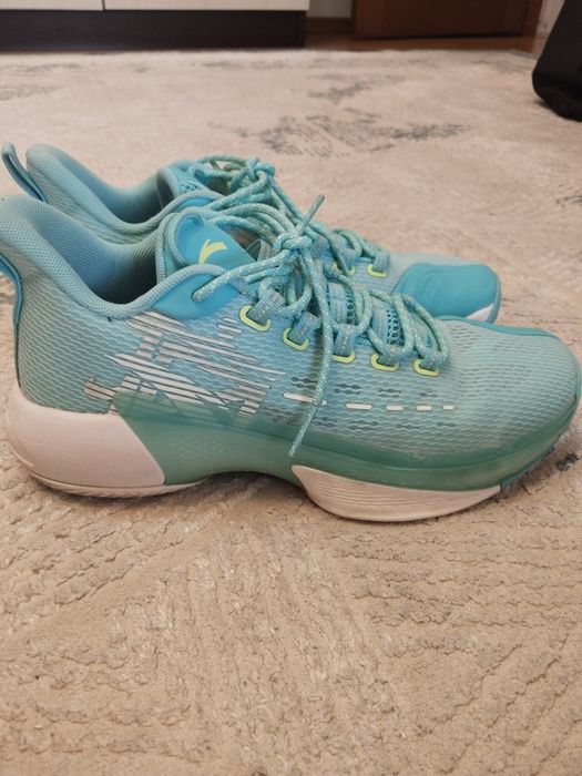 Баскетбольные кроссовки Anta