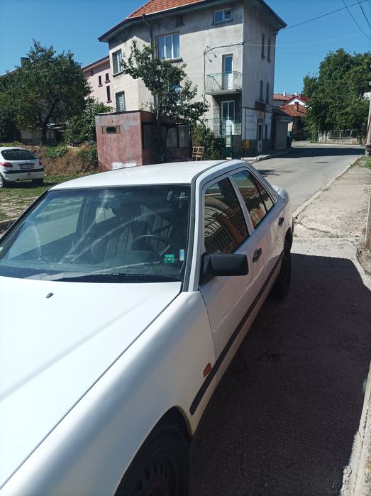 Мерцедес 124 ,200 е