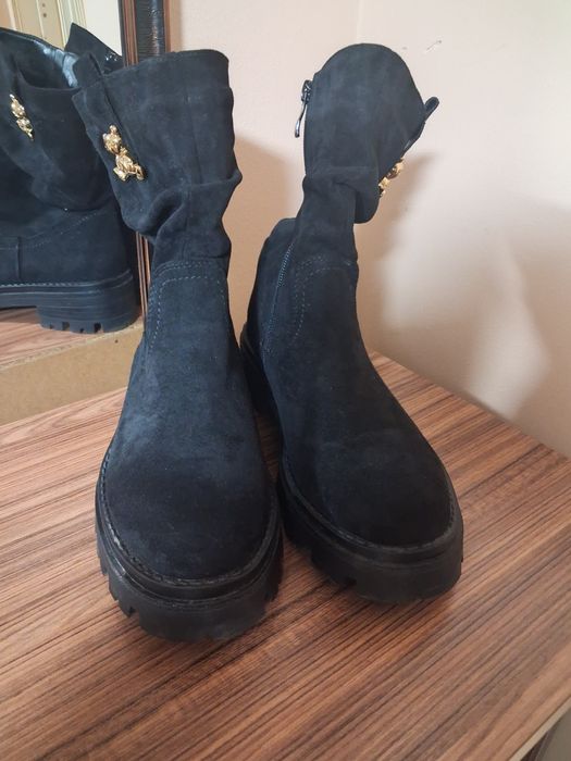 Дамски Велурени Боти