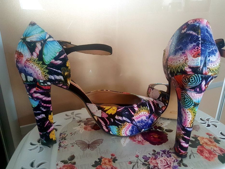 Vand sandale piele model deosebit fluturi