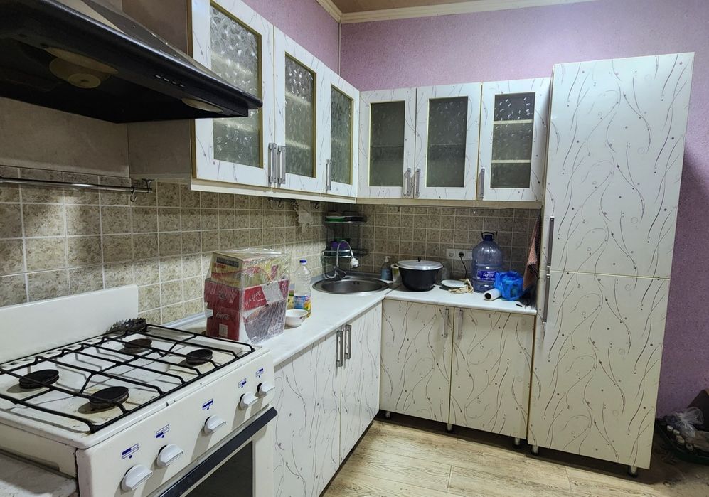 Срочно продаются кухонный гарнитур,