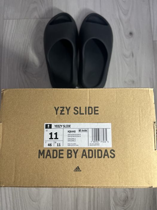 Yeezy Slides onyx