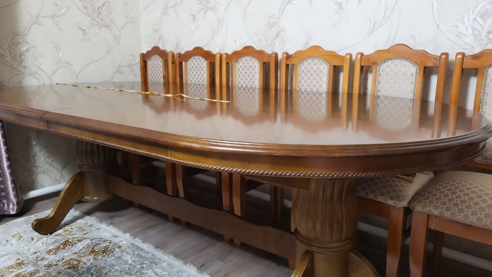 Стол без стульев