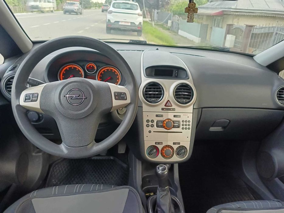 Automobil auto Opel CORSA D