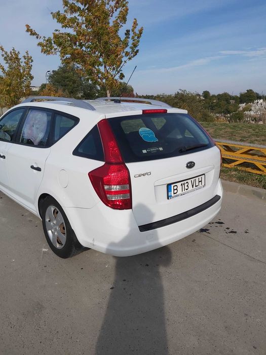 Vând Kia Ceed Break 1.6 benzină, an 2008, 2789 euro.