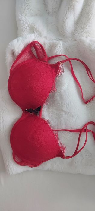 Sutien Woman' Secret rosu, marimea 80A