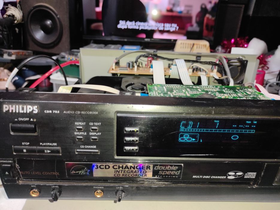 Philips CDR 785 nu deschide