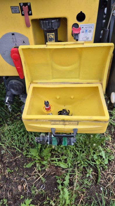 Mașină de erbicidat purtat 1000 l/ 15 m