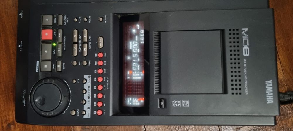 Yamaha MD 8 minidisc recorder cu mixer integrat, Japan