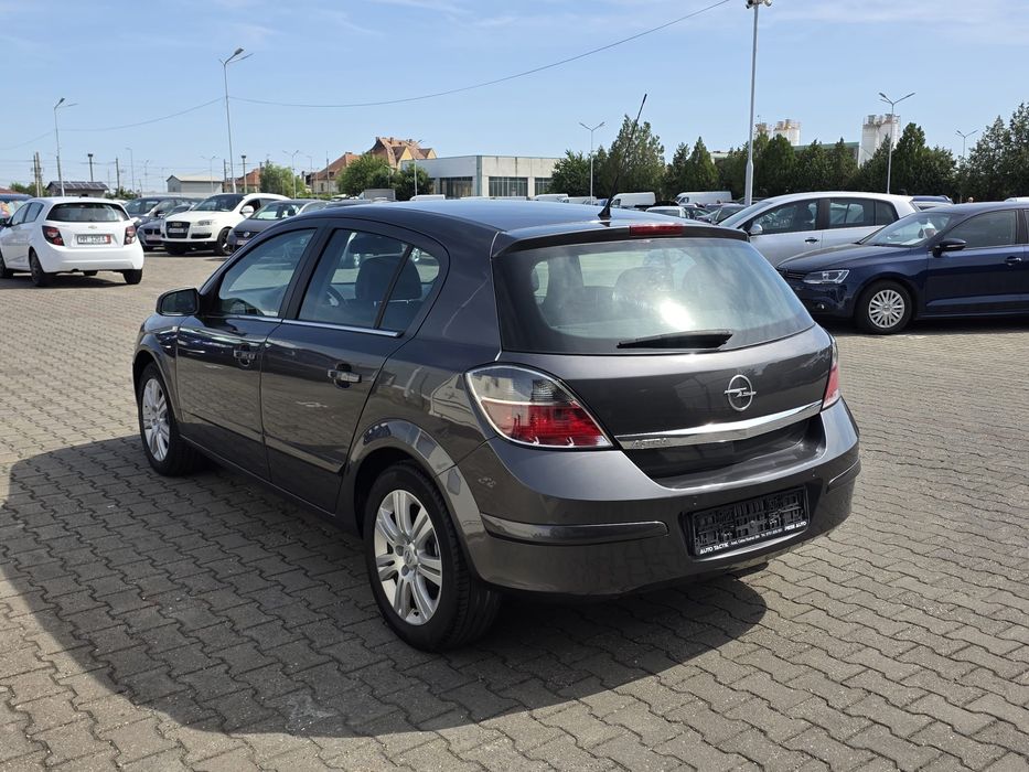 Opel Astra H - 1.6i 116CP - Xenon * Climatronic * Semi-Piele