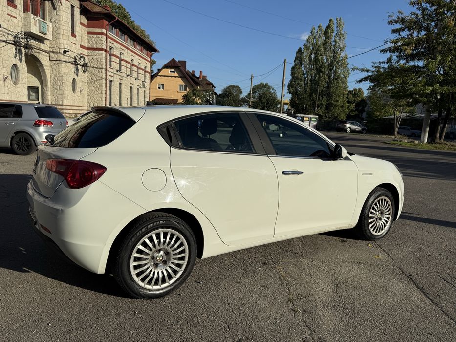 Alfa Romeo Giulietta – 2014, Benzină, Stare Excelentă