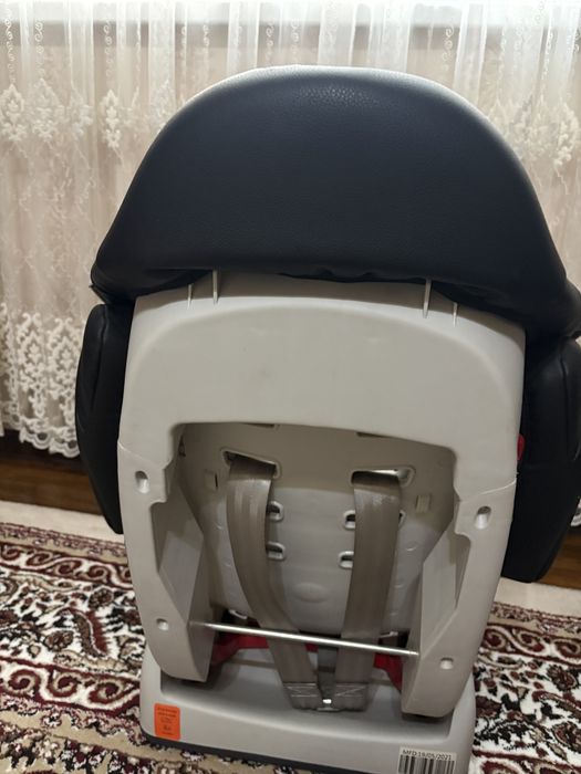 Продала уже . Детское автокресло( новая не разу не пользовались)