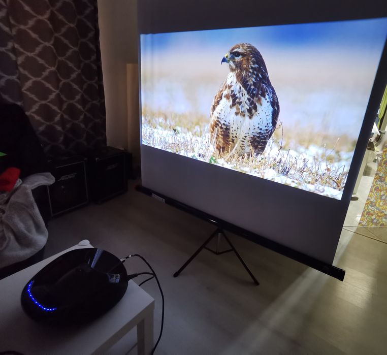 Videoproiector Ultra Short Toshiba TDP-ET10