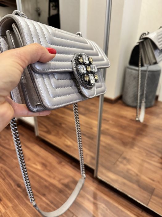 Луксозна кожена чанта PINKO в сребристо