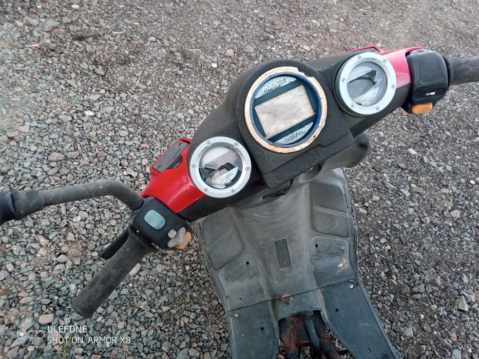 Vând scuter malaguti f12