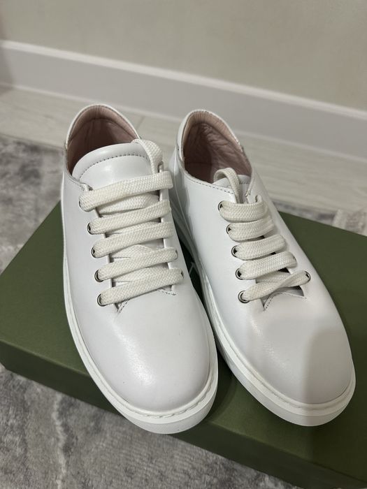 Белые кожанные кеды
