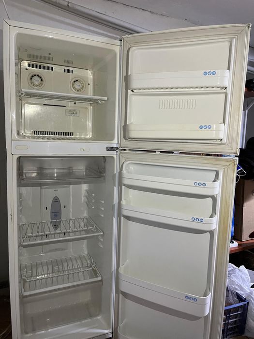 Холодильник lg продается