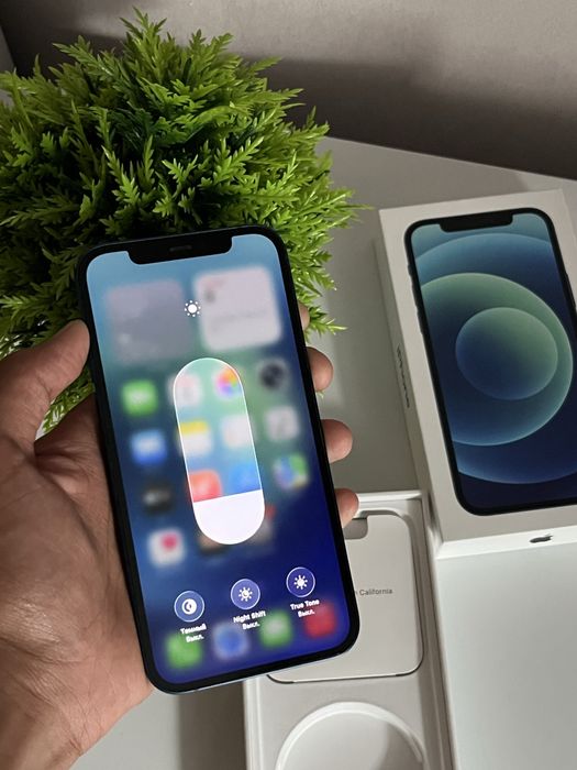 Продам iPhone 12