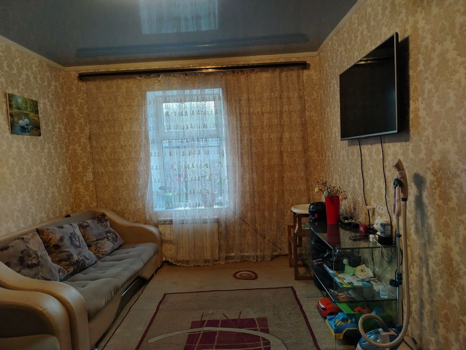 Продаётся хороший отдельностоящий дом.