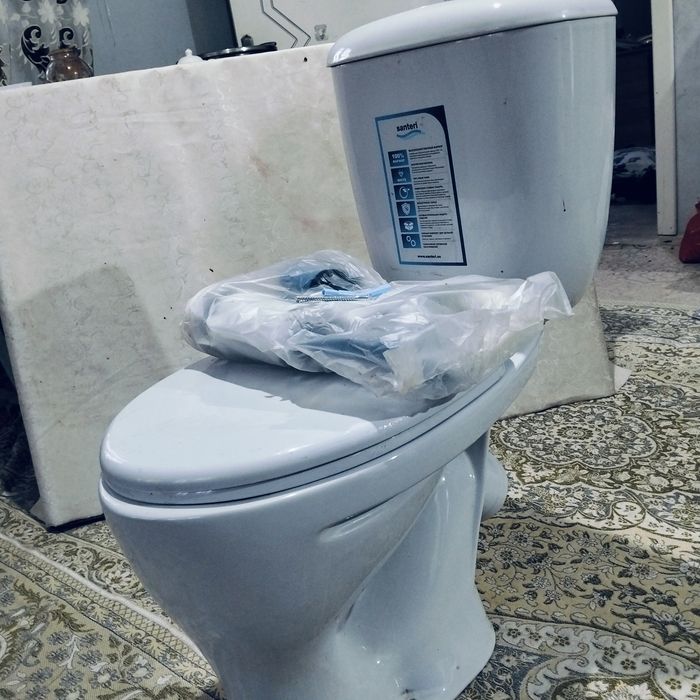 Унитаз новый.  Срочна сатылады.  Келісімі бар.