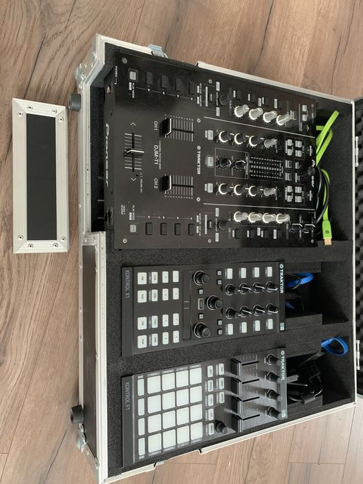 Mixer Pioneer DJM T1-Traktor cu Flightcase
