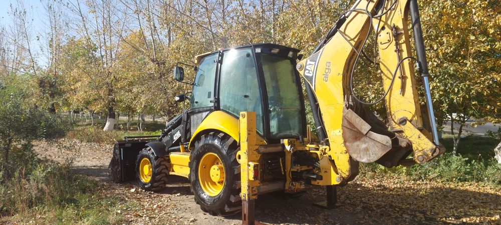Продам экскаватор погрузчик 3в1 петушок