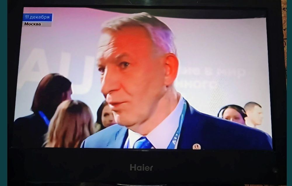 Монитор Haier le19c600