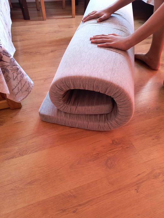 дунапрен с дамаска с размер 132/120/6  см. за 25 лева в Бургас