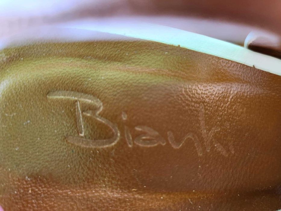 Бели сандали на ток - естествена кожа